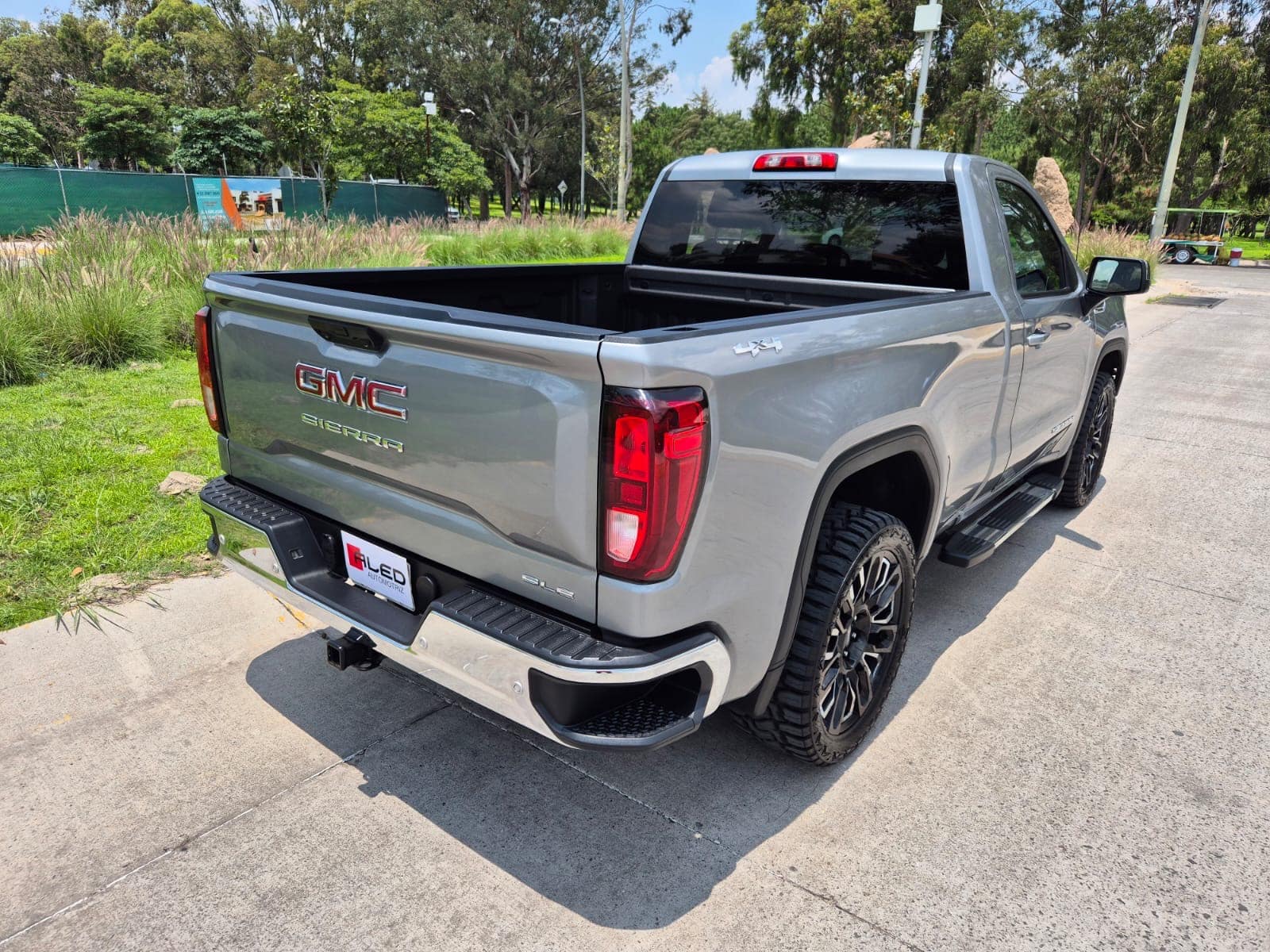 GMC Sierra SLE 4X4 reg cab