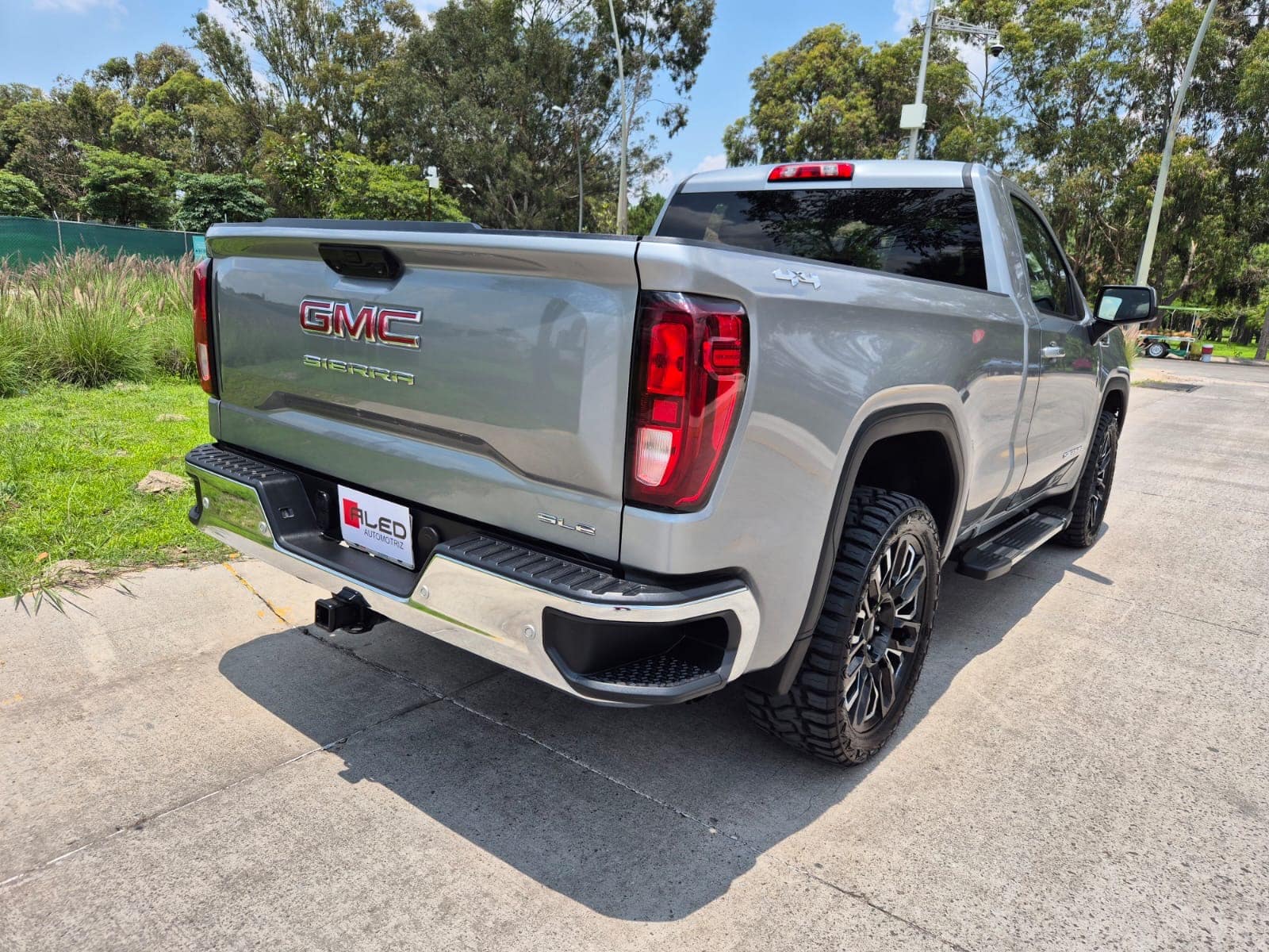GMC Sierra SLE 4X4 reg cab