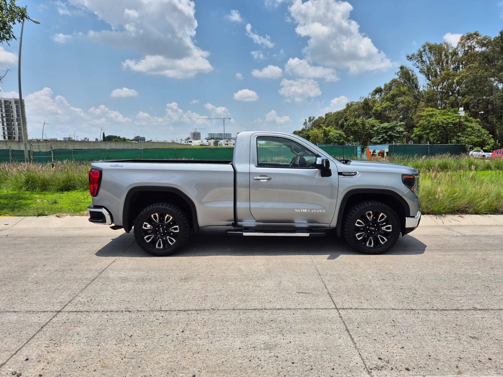 GMC Sierra SLE 4X4 reg cab