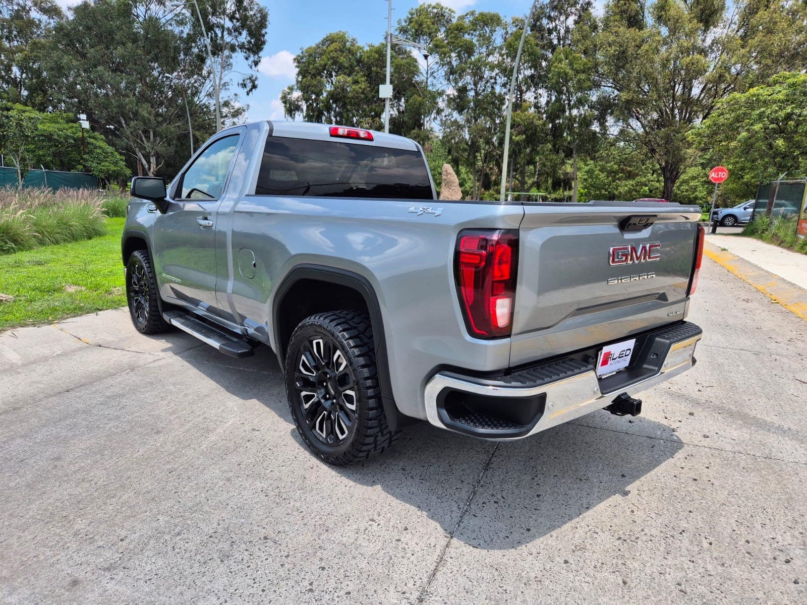 GMC Sierra SLE 4X4 reg cab