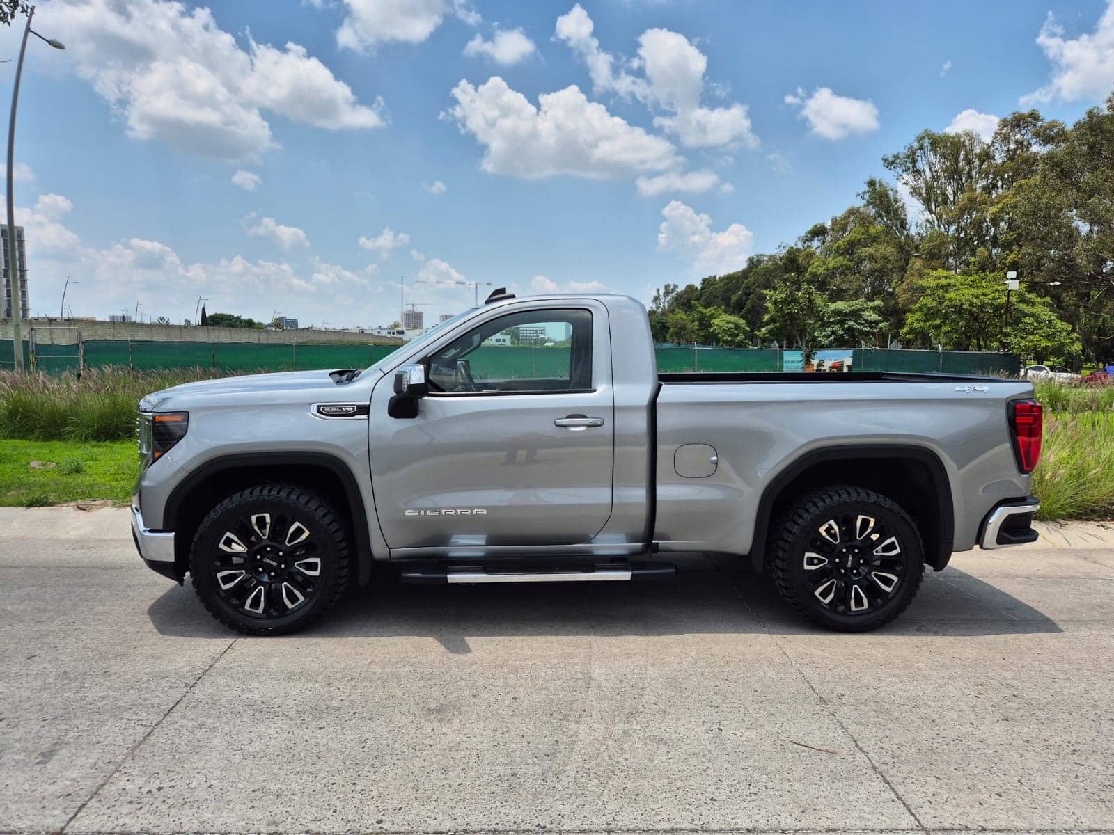 GMC Sierra SLE 4X4 reg cab