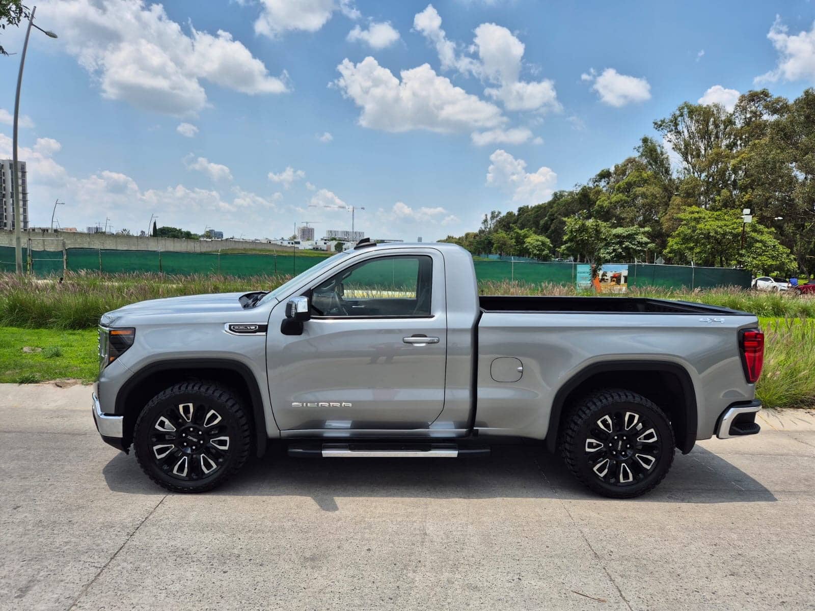 GMC Sierra SLE 4X4 reg cab