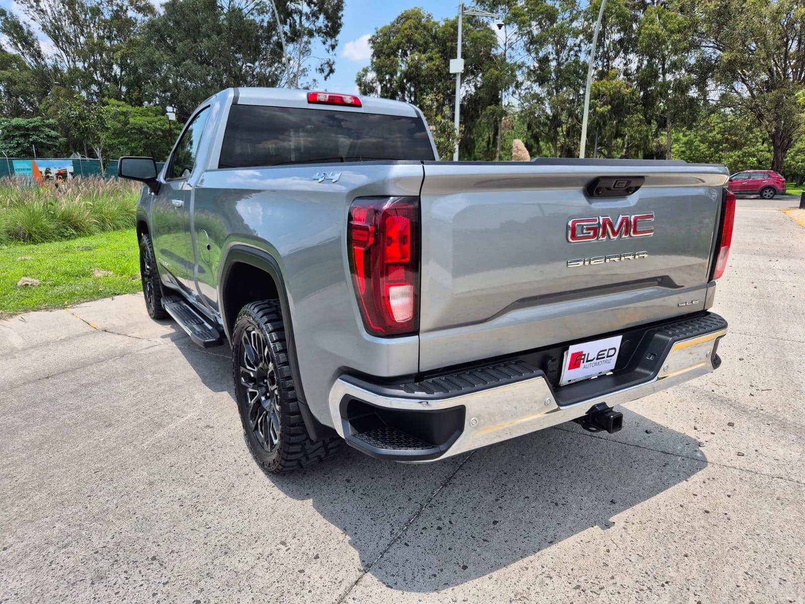 GMC Sierra SLE 4X4 reg cab